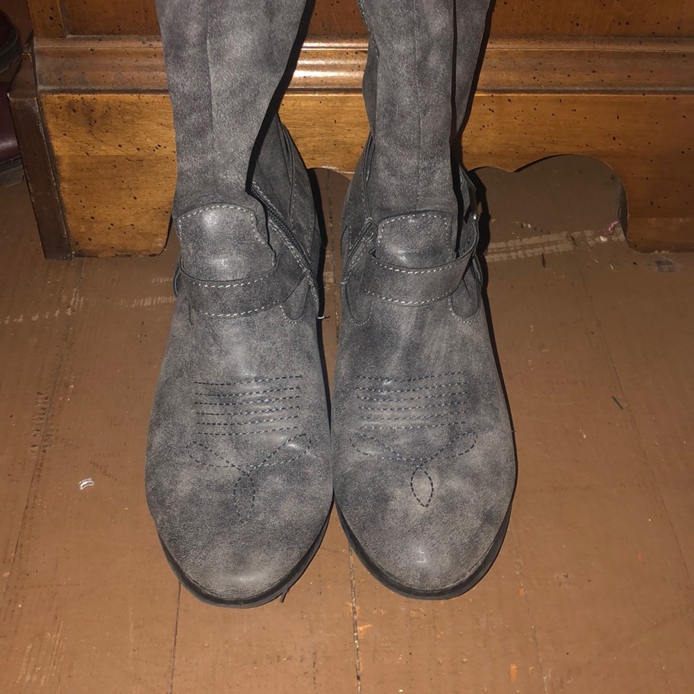 Grey cowgirl boots hardly worn